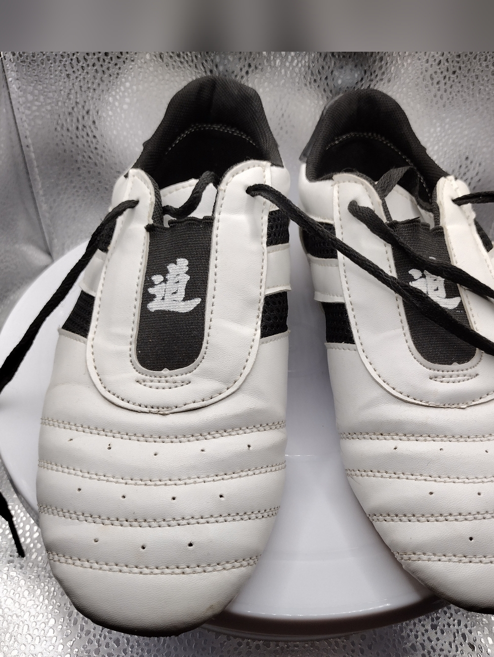 Tai-chi martial arts shoes white and black size 41 (US size 8.5)